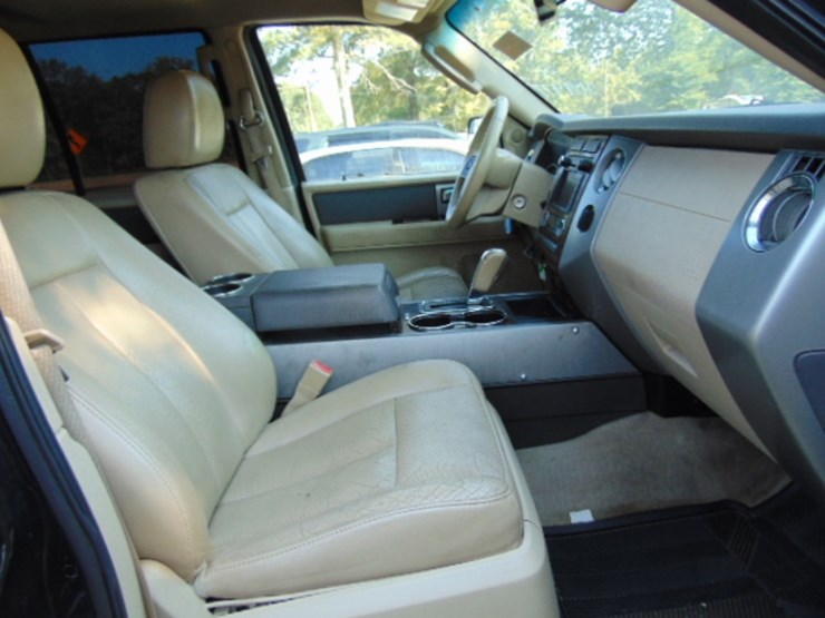 2014-ford-expedition-xlt-image-6