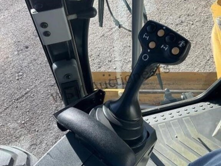 2012-caterpillar-12m2-image-26