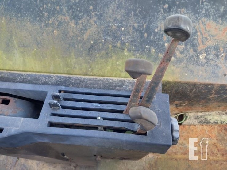 john-deere-4240-image-11