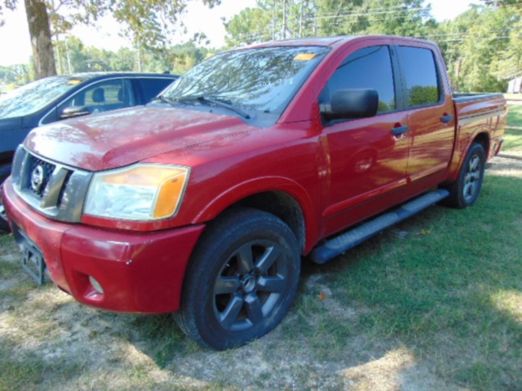2012-nissan-titan-image-1