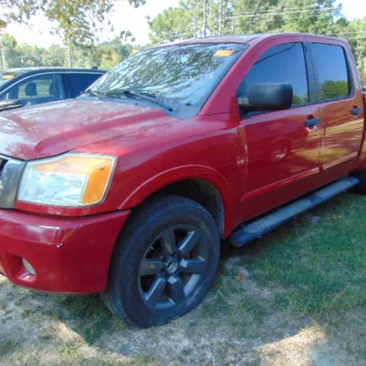 2012 NISSAN TITAN
