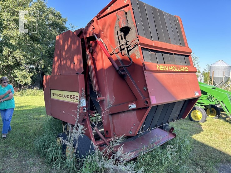 new-holland-660-image-3