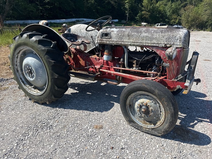 ford-tractor-image-1