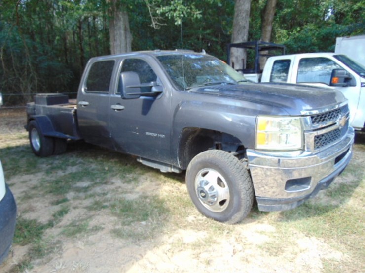 2011-chevrolet-silverado-3500-image-2