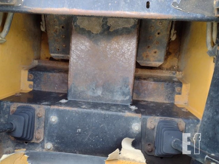 new-holland-lx885-image-11