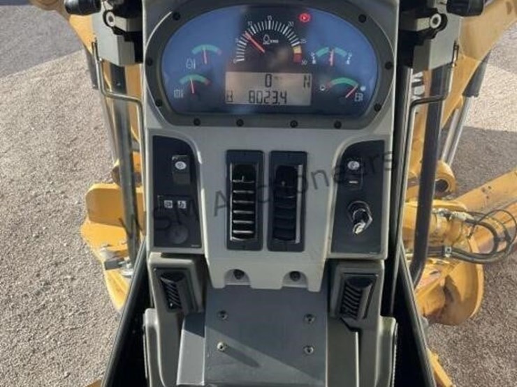 2012-caterpillar-12m2-image-24