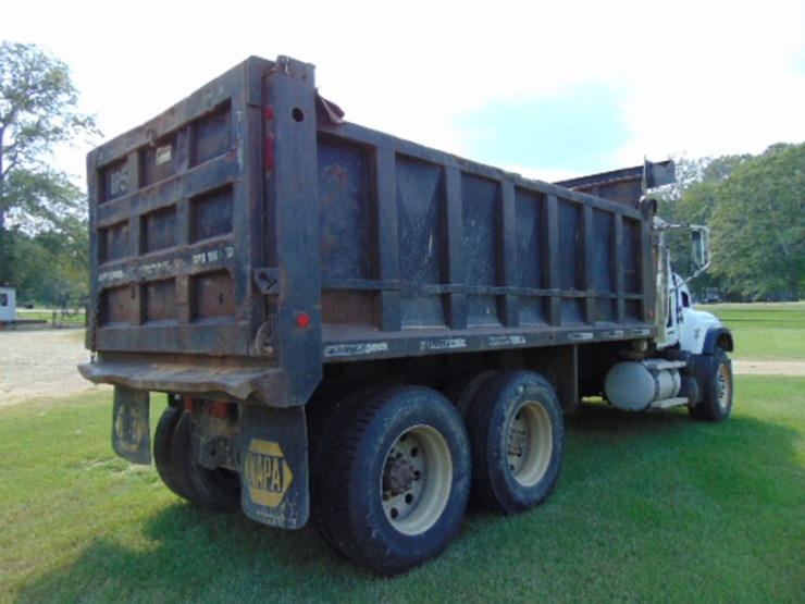 (t)-2003-mack-700-dump-truck-image-5
