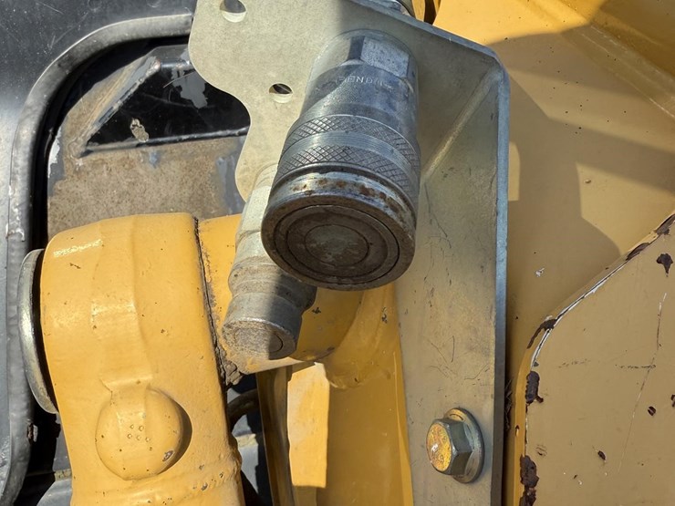 deere-320-image-15