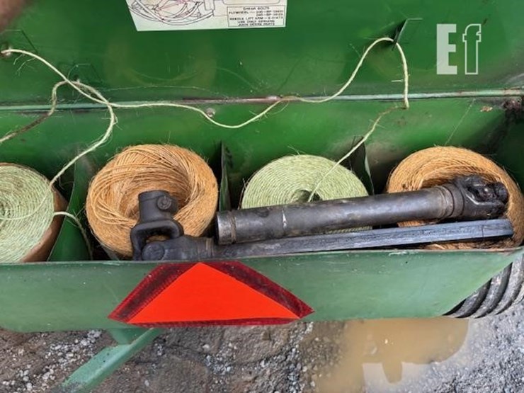 john-deere-336-image-11