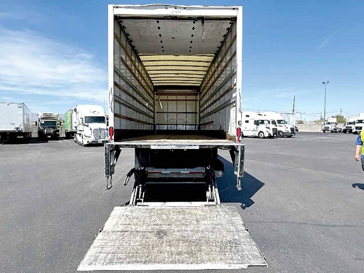 2019-international-durastar-4300-image-3