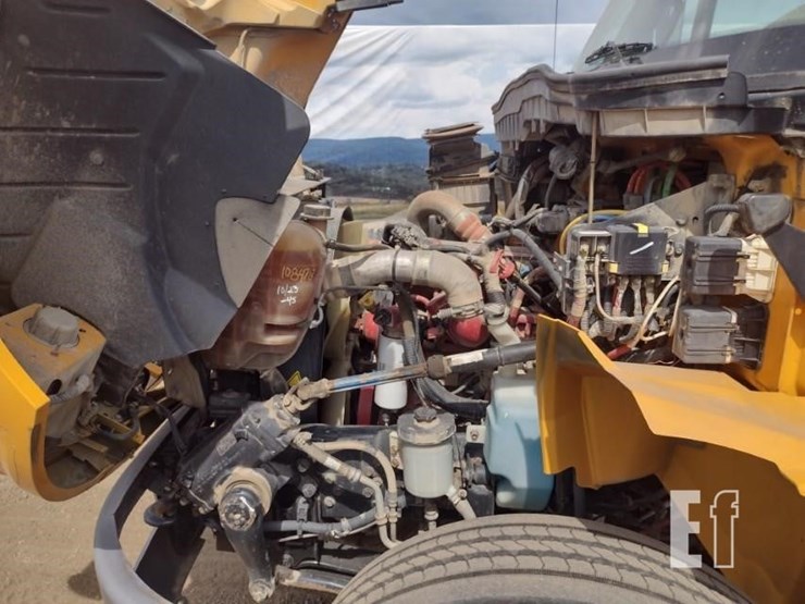2018-international-durastar-4300-image-22