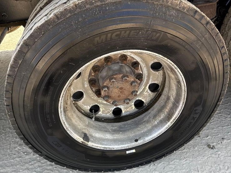 2016-kenworth-t880-image-11