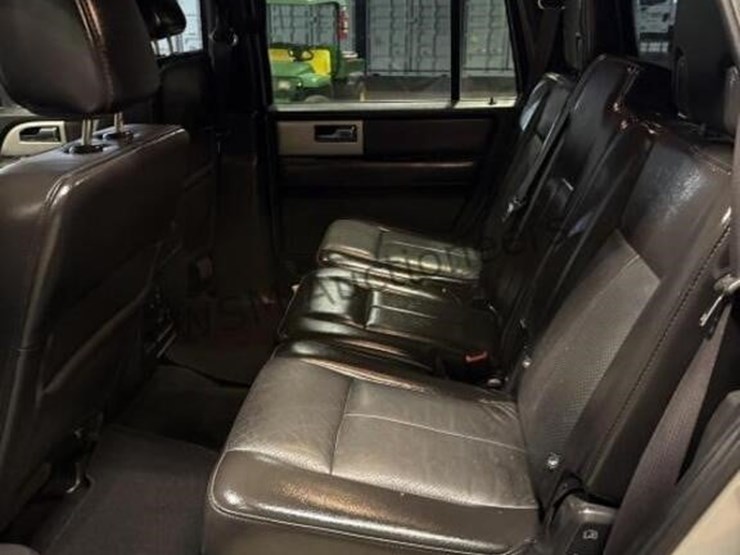 2013-ford-expedition-limited-image-24