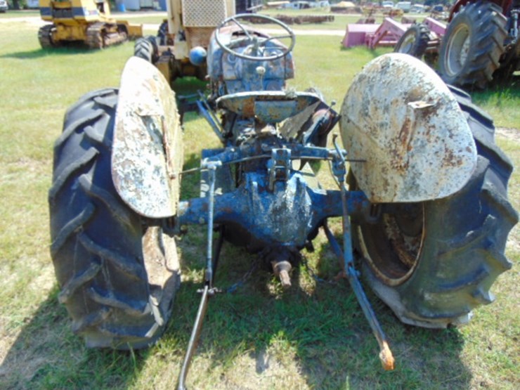 ford-tractor-image-3