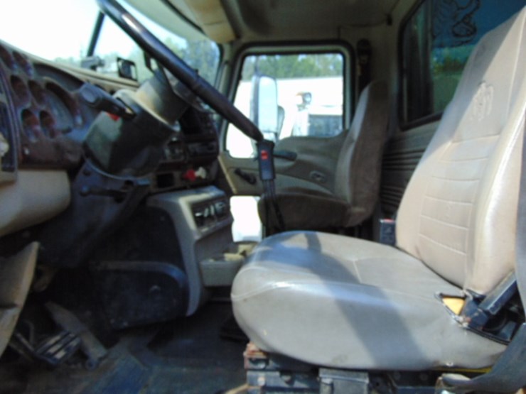 2004-mack-ch613-image-5