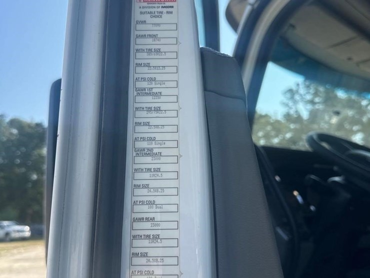2018-kenworth-t880-image-21