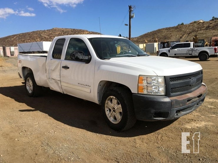 2013-chevrolet-silverado-1500-lt-image-2