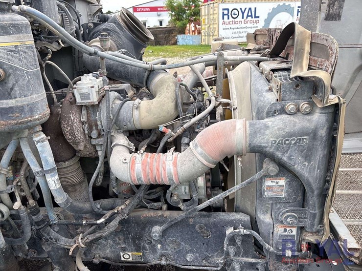2014-peterbilt-337-image-21