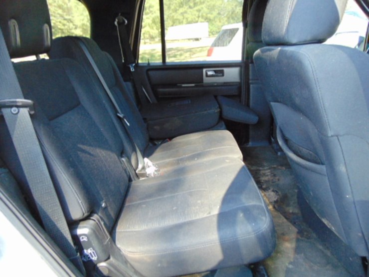 2016-ford-expedition-xlt-image-4