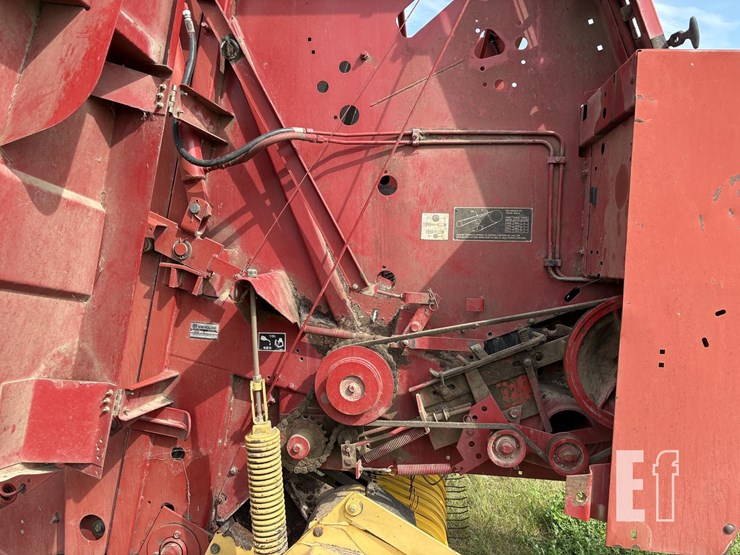 new-holland-644-image-3