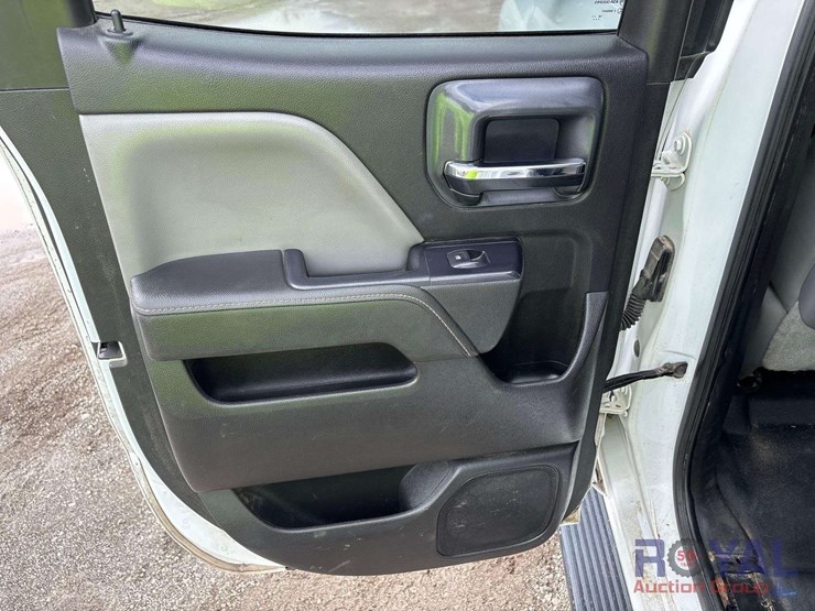 2015-chevrolet-silverado-image-18