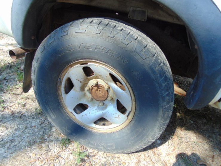 2004-toyota-tacoma-sr5-image-5