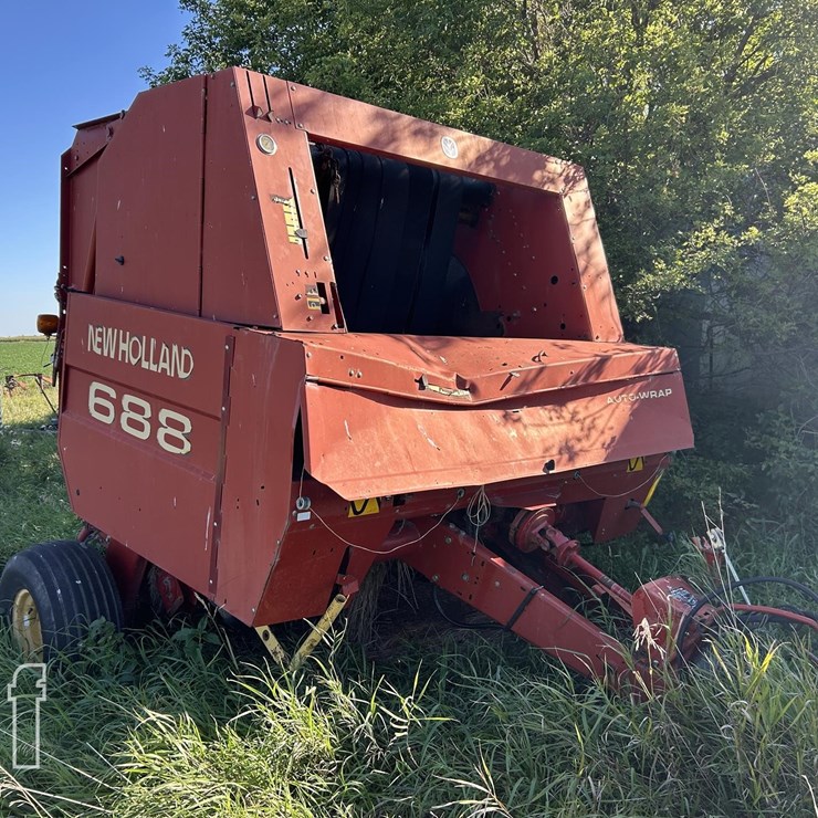 NEW HOLLAND 688