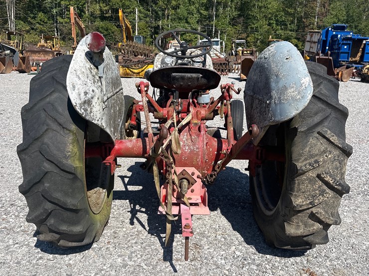 ford-tractor-image-3