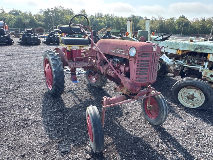 #36-•-farmall-cub-tractor-image-1