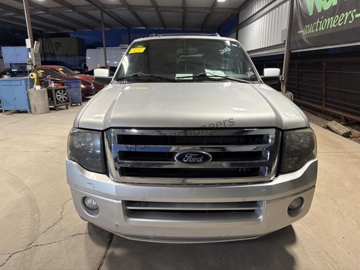 2013-ford-expedition-limited-image-3