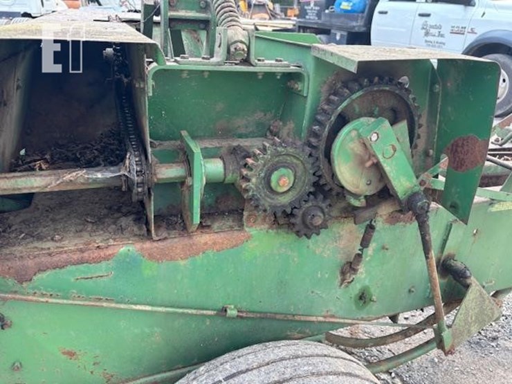 john-deere-336-image-9