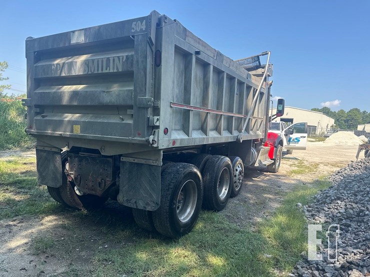 2017-peterbilt-567-image-7
