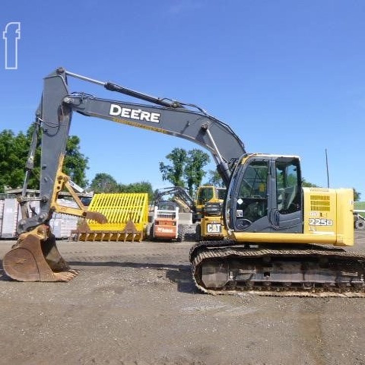 2011 DEERE 225D LC