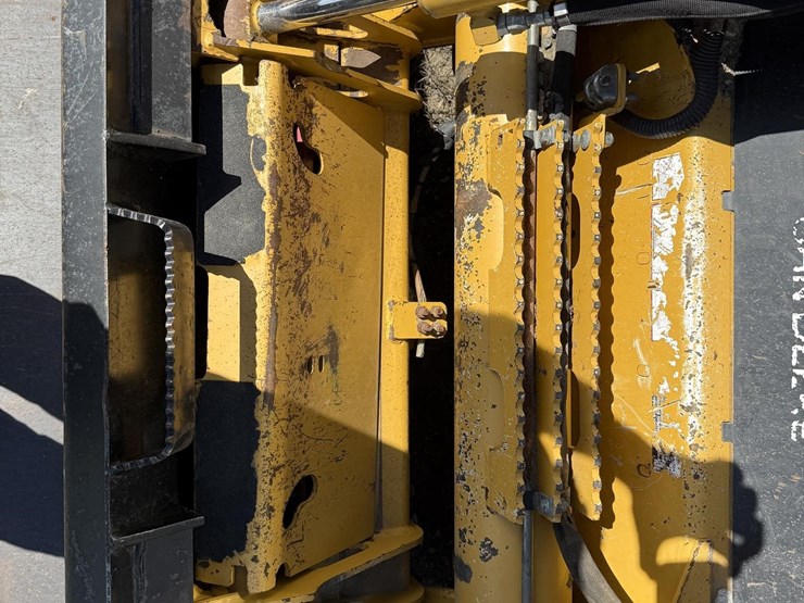 deere-320-image-11