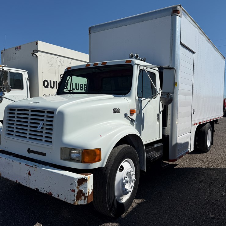 #75 • 1999 INTERANATIONAL 4700 BOX TRUCK