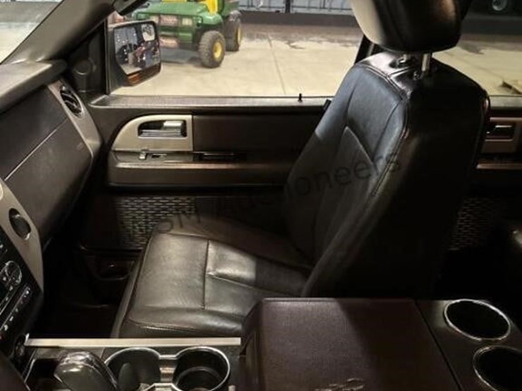 2013-ford-expedition-limited-image-21