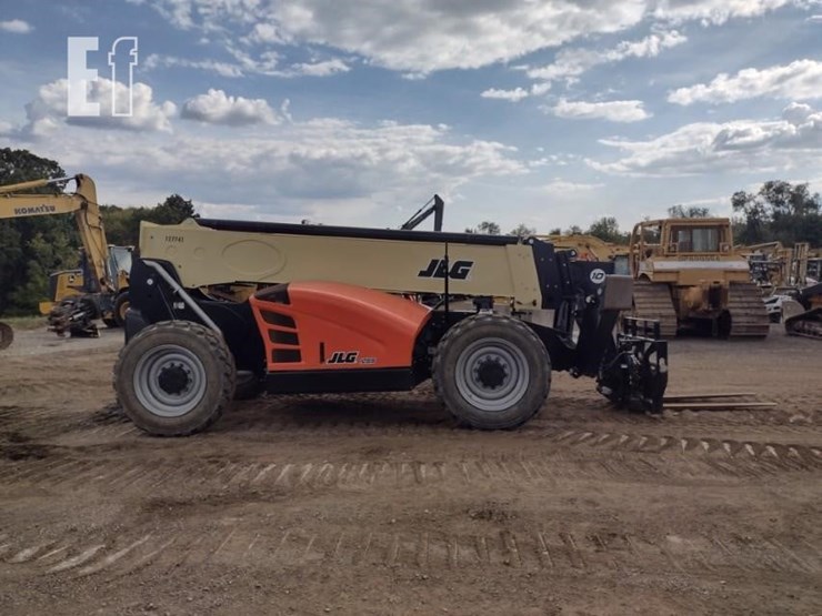 2023-jlg-1055-image-3