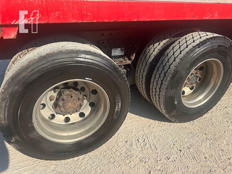 2019-peterbilt-567-image-18