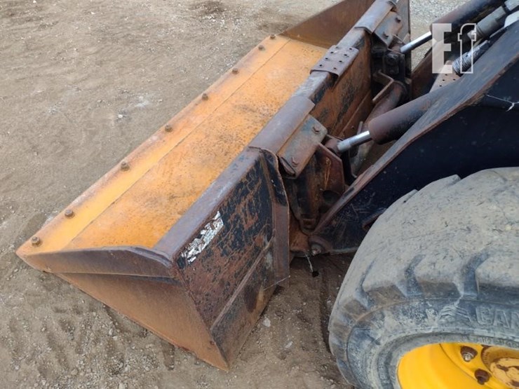new-holland-lx885-image-17