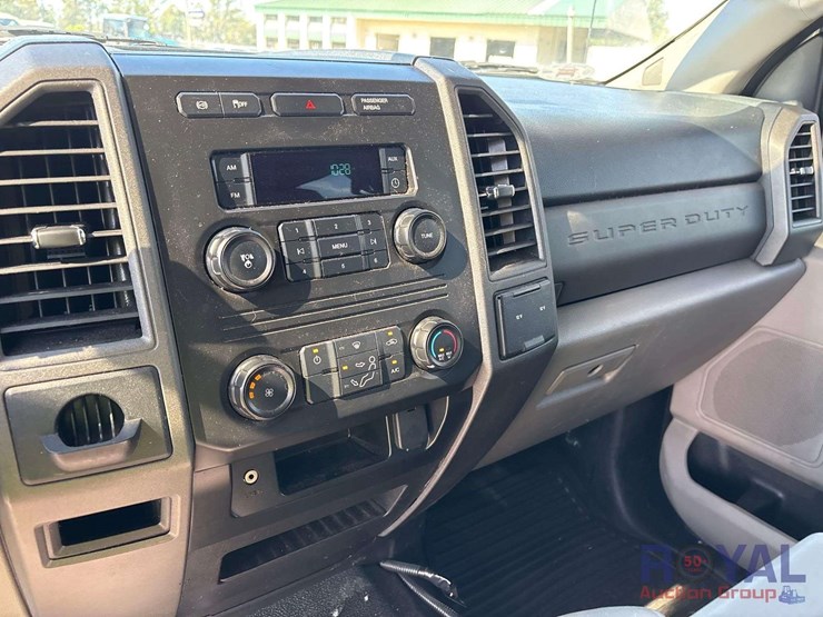 2017-ford-f550-image-16