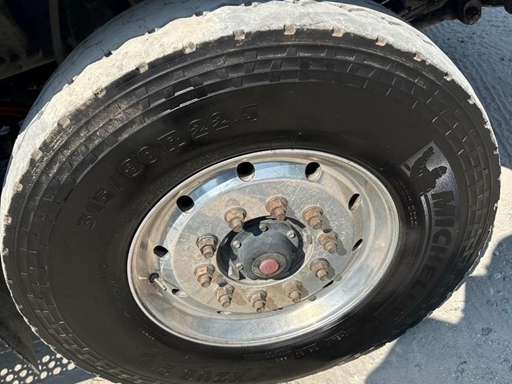2016-kenworth-t880-image-18