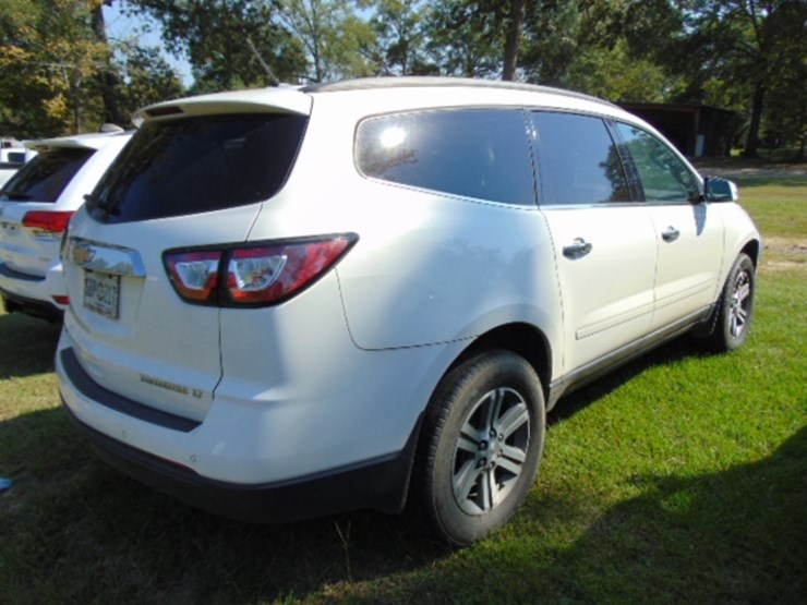 2015-chevrolet-traverse-image-2