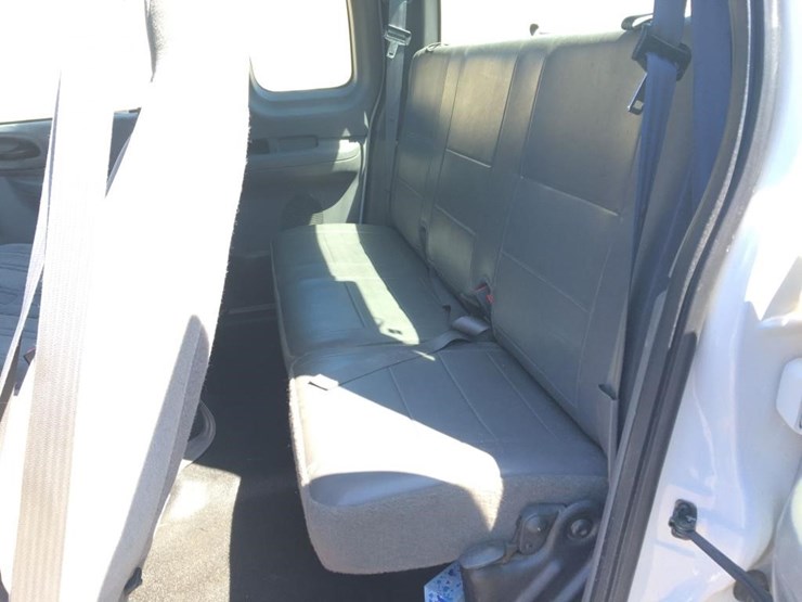 2004-ford-f150-xl-image-10