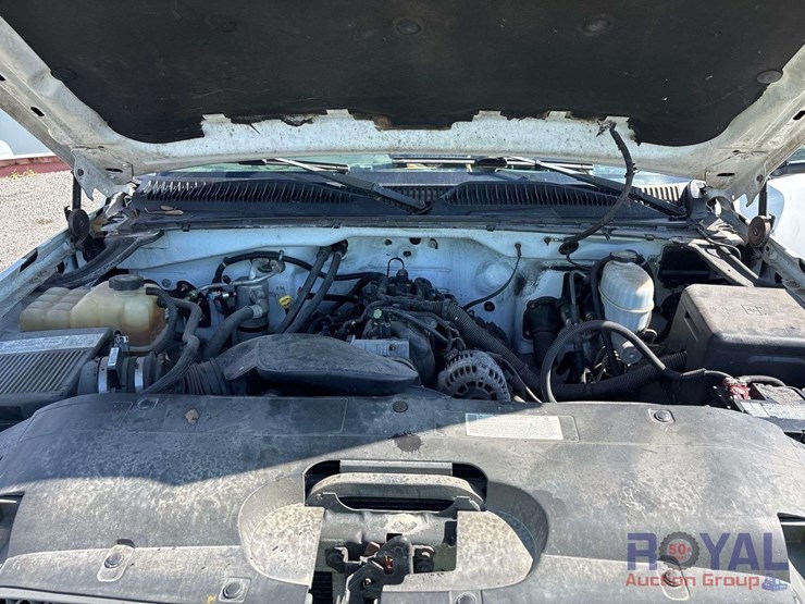 2004-chevrolet-silverado-2500-image-7