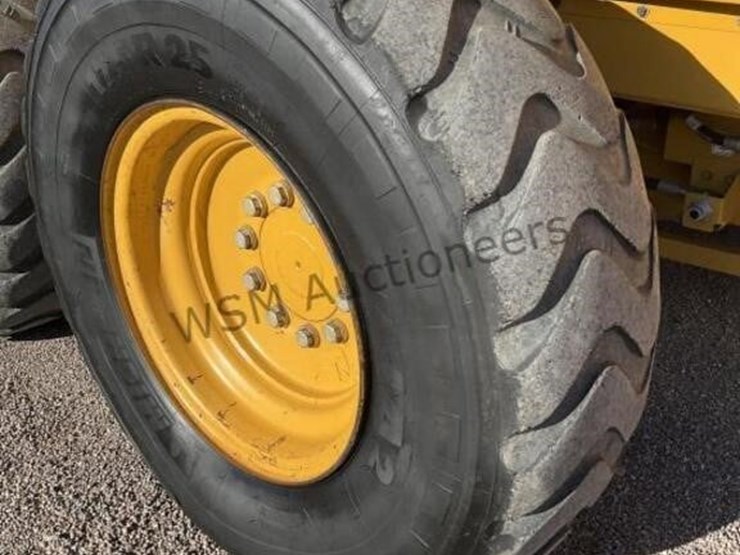 2012-caterpillar-12m2-image-8