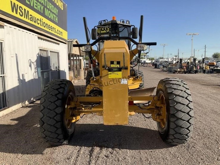 2012-caterpillar-12m2-image-3