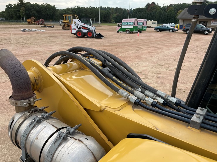 caterpillar-th255c-image-16