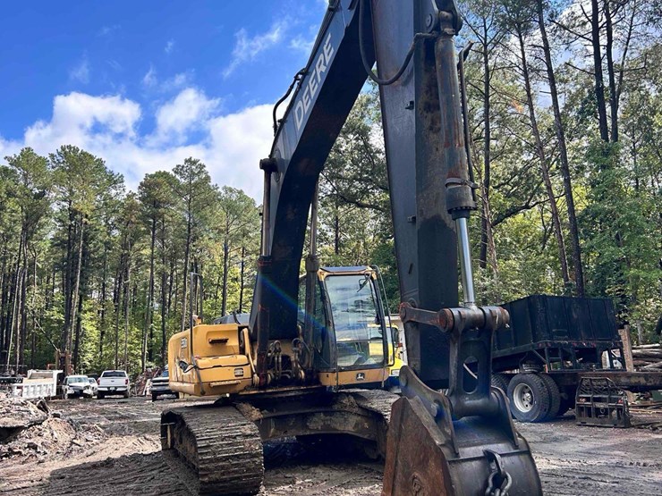 2010-deere-350d-image-2