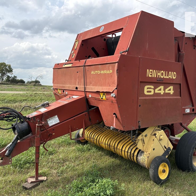 NEW HOLLAND 644