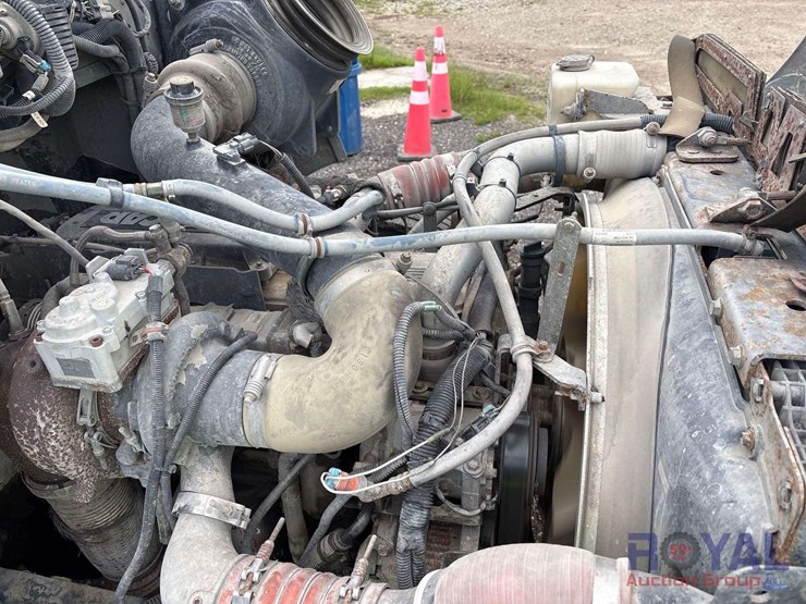 2014-peterbilt-337-image-22